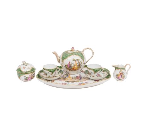 MEISSEN 8-tlg. Tête-à-tête 'Watteaumalereien', 19. Jh. Weißporzellan mit Goldstaffage und grüner Schuppenbordüre sowie Wattea