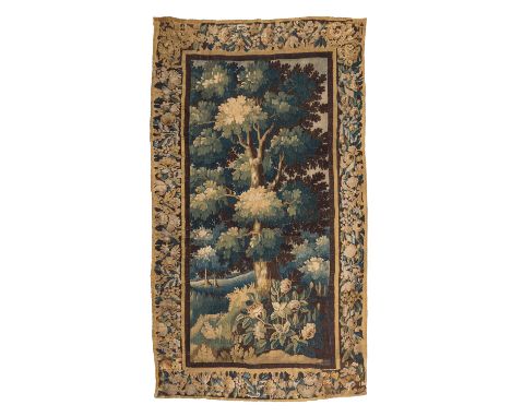 Tapisserie. FLANDERN, 18. Jh., 267x156 cm. Ausdrucksvolle Landschftsdarstellung eines großen Baumes, der sich als Hauptmotiv 