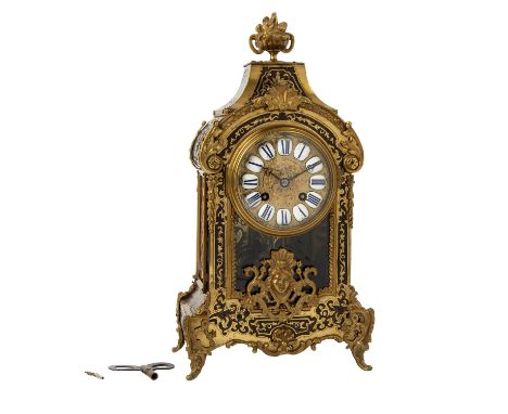 PENDULE IM LOUIS XV STIL, Richard et Cie (Richard & Co), Paris & London Ende 19. Jh., leicht geschwungener Gehäusekasten mit 