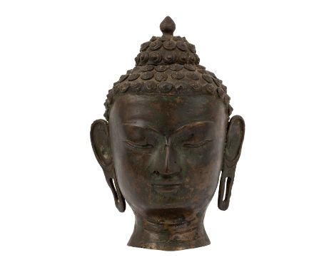 Buddhakopf. CHINA. Qing-Dynastie (1644-1912). Bronze, sehr schöner meditativer Gesichtsausdruck, die Haartracht ist zu kleine