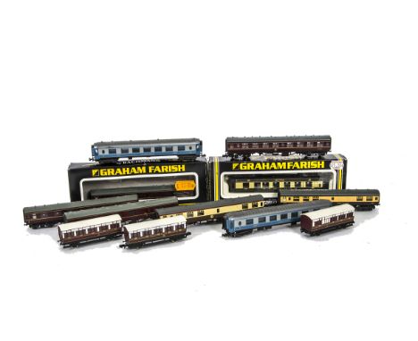 Graham Farish and Lima N Gauge British Outline Coaches, mostly unboxed including various regions and liveries, Lima Golden Ar