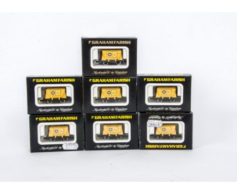 Graham Farish N Gauge Hopper Wagons, a boxed group of nineteen all 3512 Blue Circle Cement covered hoppers, G-E, Boxes G (19)