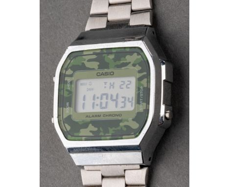 CASIO MONTRE électronique Le boitier octogonal, le cadran à motif militaire, bracelet souple d'origine  Acier 