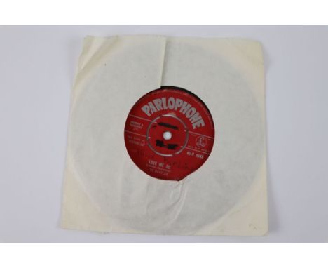 Vinyl - The Beatles - Love Me Do (45 R 4949) Recording first published and Made In Gt Britain on both sides.  Name and crossi