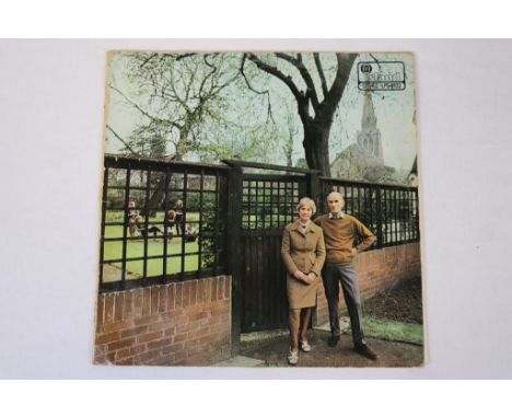 Vinyl - Fairport Convention Unhalfbricking Island ILPS9102 Stereo, first pressing with pink 'Island' block label, sleeve has 
