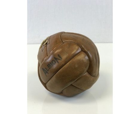 Football Autographs - Vintage ball signed by the Manchester United Busby Babes in 1953 including Duncan Edwards (faded), John