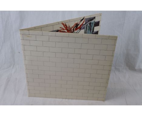Vinyl - Pink Floyd The Wall Harvest SHPW 4111/4112 with first press matrixes, sleeve and vinyl vg+