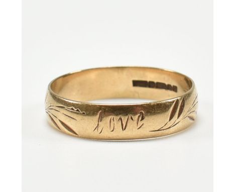 A hallmarked 9ct yellow gold 'I Love You' band ring. The wedding band style ring of contoured D form etched throughout with f
