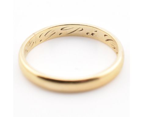 A 1930s gold band ring. The ring in D form having inscribed dedication to the interior of the band, dated 1933. Unmarked, tes