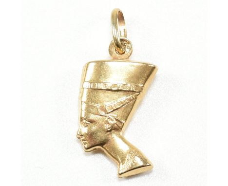 A hallmarked 9ct yellow gold Nefertiti necklace pendant. The Egyptian interest pendant depicting a profile portrait of Nefert