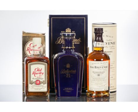 BALLANTINE'S 21 YEAR OLD
Blended Scotch Whisky in blue Wade porcelain flask. 70cl, 43% volume, in presentation box.
OLD RARIT