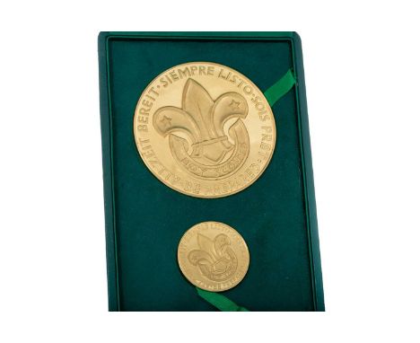 25th ANNIVERSARY OF THE DEATH OF LORD BADEN POWELL GOLD MEDALLION DUO, in twenty two carat gold, in box, with certificate of 