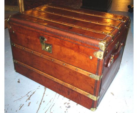 TRUNK, leather early 20th century with wooden butons, polished brass with a rising lid and raspberry suede lined interior, fr
