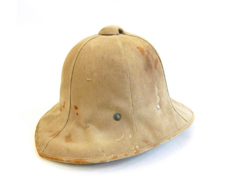 Pith helmet, a British soldier's belt, the white leather belt numbered 5-09, with brass buckle inscribed 'Dieu et mon Droit' 