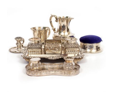 A COLLECTION OF SILVER AND SILVER PLATE to include a silver velvet lidded ring box bearing Chester hallmarks, a 19th century 