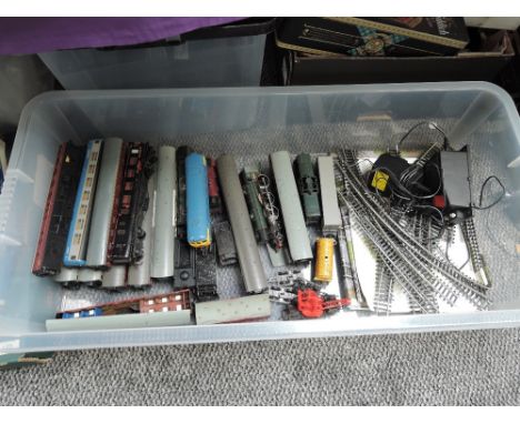 A box of 00 gauge including Hornby 4-6-0 Winchester Castle Loco &amp; Tender, Lima D6524 Loco, carriages and rolling stock et
