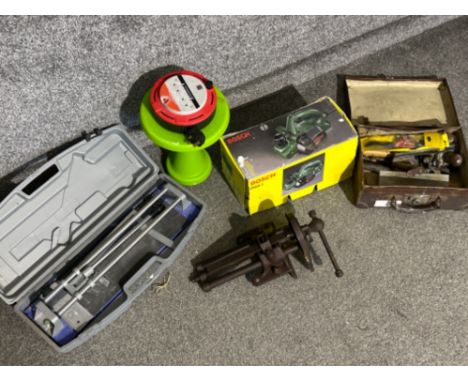 Tool job lot, includes Bosch sander, vice, plane etc