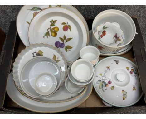 Collection of Royal Worcester Evesham oven to table ware