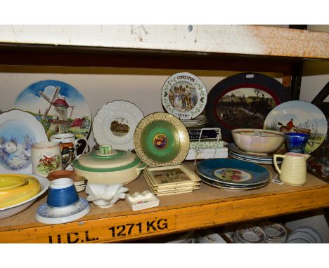 A GROUP OF CERAMICS, to include a Clarice Cliff for Newport Pottery cream and pink jug (sd), a Royal Doulton Art Deco tureen,