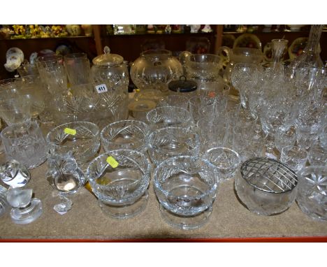 A QUANTITY OF STUDIO GLASS AND CUT CRYSTAL, comprising a Norwegian crystal Magnor style vase etched with a fisherman in the r