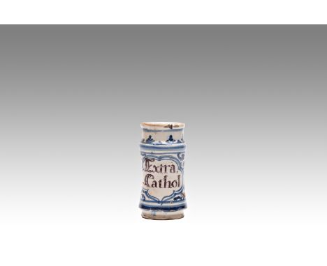 Albarello, Catalunya, Spain | height: 15 cm | Glazed earthenware, cobalt painting, title of content written in manganese on b