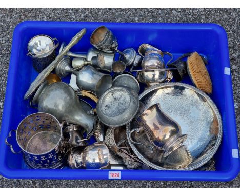 A collection of electroplate and other metalware.&nbsp; 