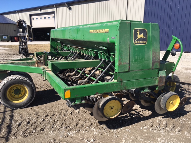 1995 John Deere 750 15’ no till drills, w/tandem hitch, Yetter markers ...