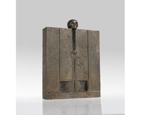 Fritz Koenig    1924 Würzburg - 2017 Ganslberg Epitaph III. 1973. Bronze mit graubrauner Patina. An der Vorderseite unten rec