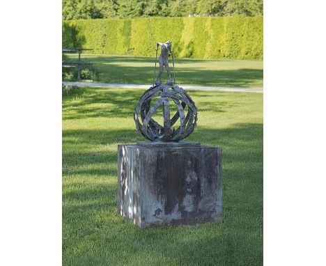 Jörg Immendorff     1945 Bleckede bei Lüneburg - 2007 Düsseldorf Fortuna (Frau auf Kugel). 1989. Bronze mit grau-grüner Patin