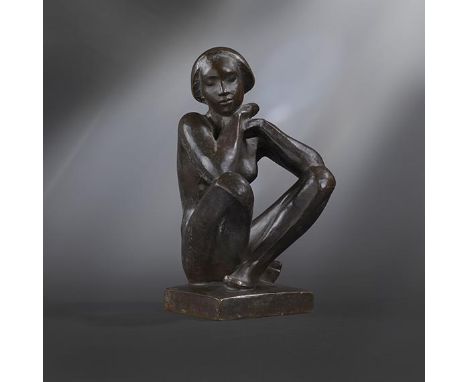 Georg Kolbe     1877 Waldheim/Sachsen - 1947 Berlin Sitzende. 1923. Bronze mit rötlich-brauner Patina.  Rückseitig am Sockel 