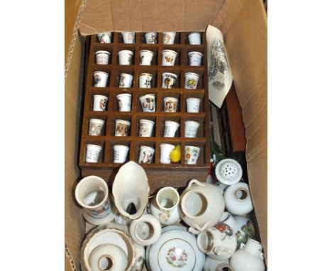 A BOX OF CRESTED WARE AND A COLLECTION OF CERAMIC THIMBLES WITH DISPLAY STANDS 