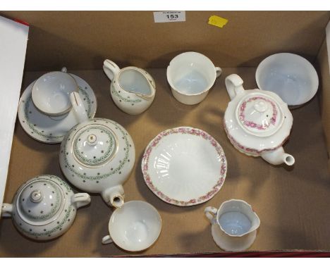 A SMALL TRAY OF VINTAGE CHILDS CHINA TEA WARE 