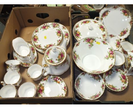 TWO TRAYS OF ROYAL ALBERT OLD COUNTRY ROSES TO INCLUDE A TEAPOT, TUREEN, FLUTED BOWL ETC