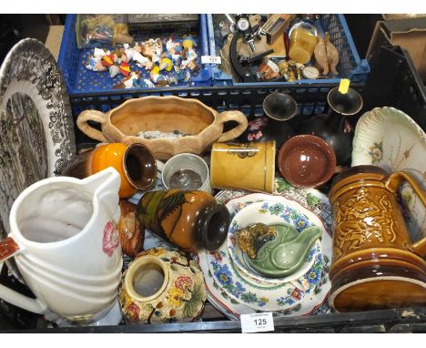 A TRAY OF ASSORTED CERAMICS TO INCLUDE MASONS, CARLTONWARE ETC. 