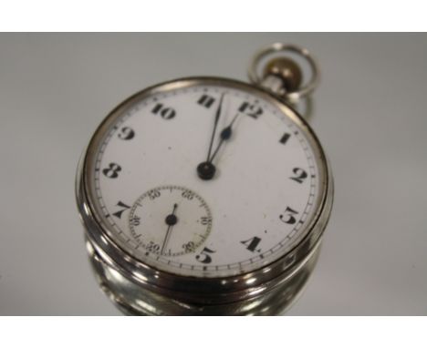 A HALLMARKED SILVER OPEN FACED MANUAL WIND POCKET WATCH