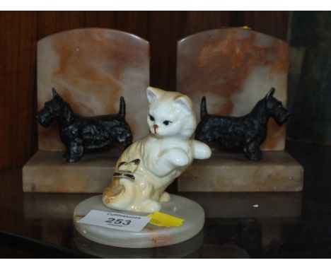 A PAIR OF VINTAGE ONYX SCOTTIE DOG BOOKENDS TOGETHER WITH A CERAMIC CAT FIGURE ON ONYX BASE