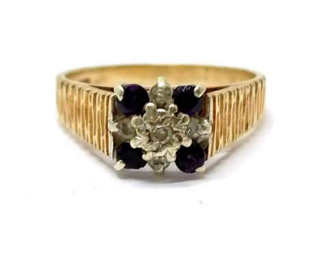 9ct hallmarked gold sapphire &amp; diamond ring with bark effect shoulders - size O &amp; 3.4g total weight 