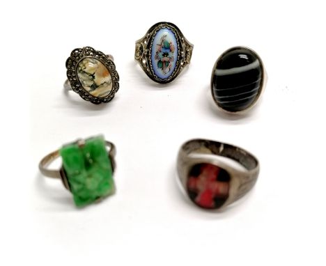 Chinese hand carved jade panel white metal ring (stamped silver / 9ct - size O) t/w 4 silver rings (2 unmarked) ~ total weigh