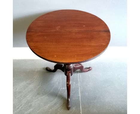 Antique mahogany circular tilt top occasional table, split top, on turned column with tripod base on cabriole legs and pad fe