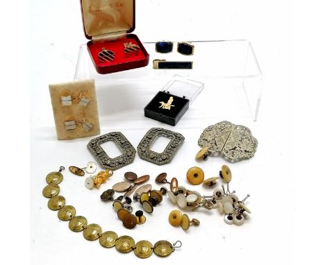 Qty of cufflinks, buttons, buckles t/w Peru coin bracelet (18cm) &amp; Basil Brush novelty charm 