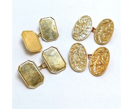 2 pairs of 9ct hallmarked gold cufflinks (1 pair with engraved detail) - 10.3g 