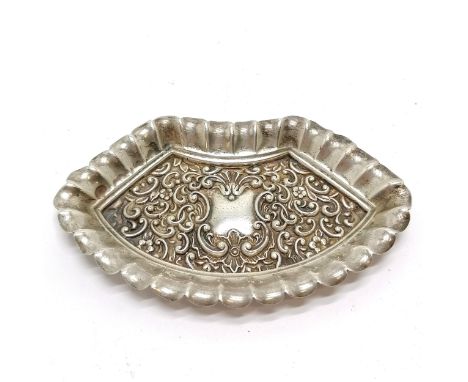Antique silver fan shaped pin dish with embossed decoration - 11cm &amp; 26g 