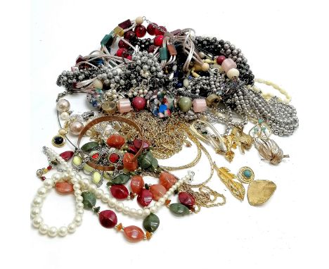 Qty of costume jewellery inc gold tone, bead necklaces, silver marked mock pearl ring etc 