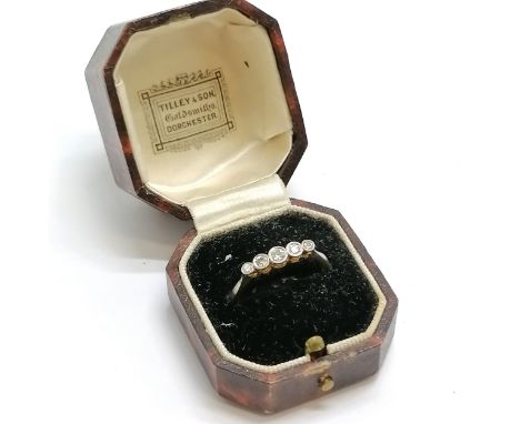 18ct hallmarked gold millegrain set 5 stone diamond ring in a H Hallpike (London) retail box - size S & 2.3g total weight 