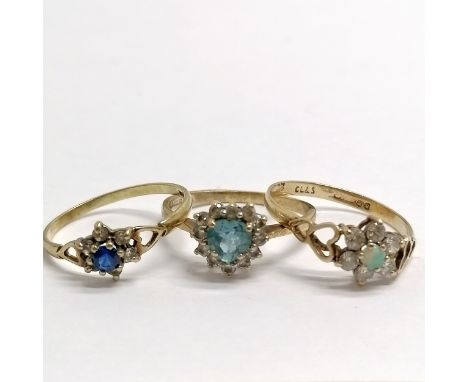 3 x 9ct hallmarked gold stone cluster rings inc opal &amp; blue topaz ~ total weight 4g 