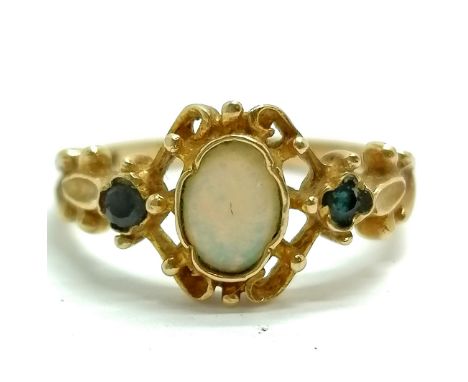 9ct hallmarked gold opal &amp; sapphire ring - size K½ &amp; 1.8 total weight 