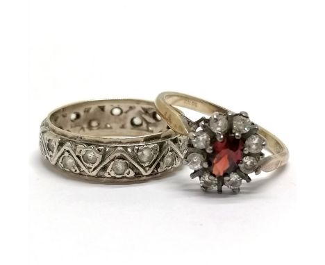 2 x 9ct gold &amp; silver stone set rings - eternity size R (has wear), garnet / white stone size Q ~ total weight 5.7g - SOL