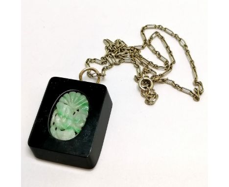 Chinese Art Deco hand carved jade panel set into a black onyx mount on a 14ct marked gold 46cm chain (6.8g) 