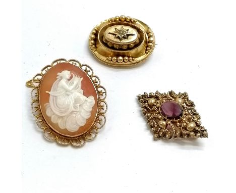 9ct marked gold hand carved cameo brooch depicting classical female figure playing harp (3.5cm) t/w 2 x antique unmarked gold
