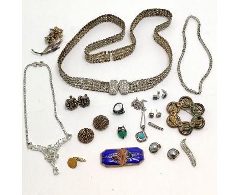 Qty of jewellery inc some silver (flower brooch, turquoise ring + pendant, blue stone set earrings etc) t/w costume jewellery